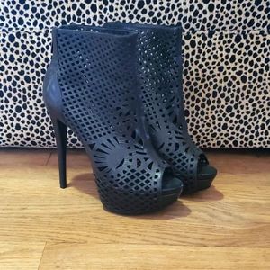 Schutz cut-out booties
